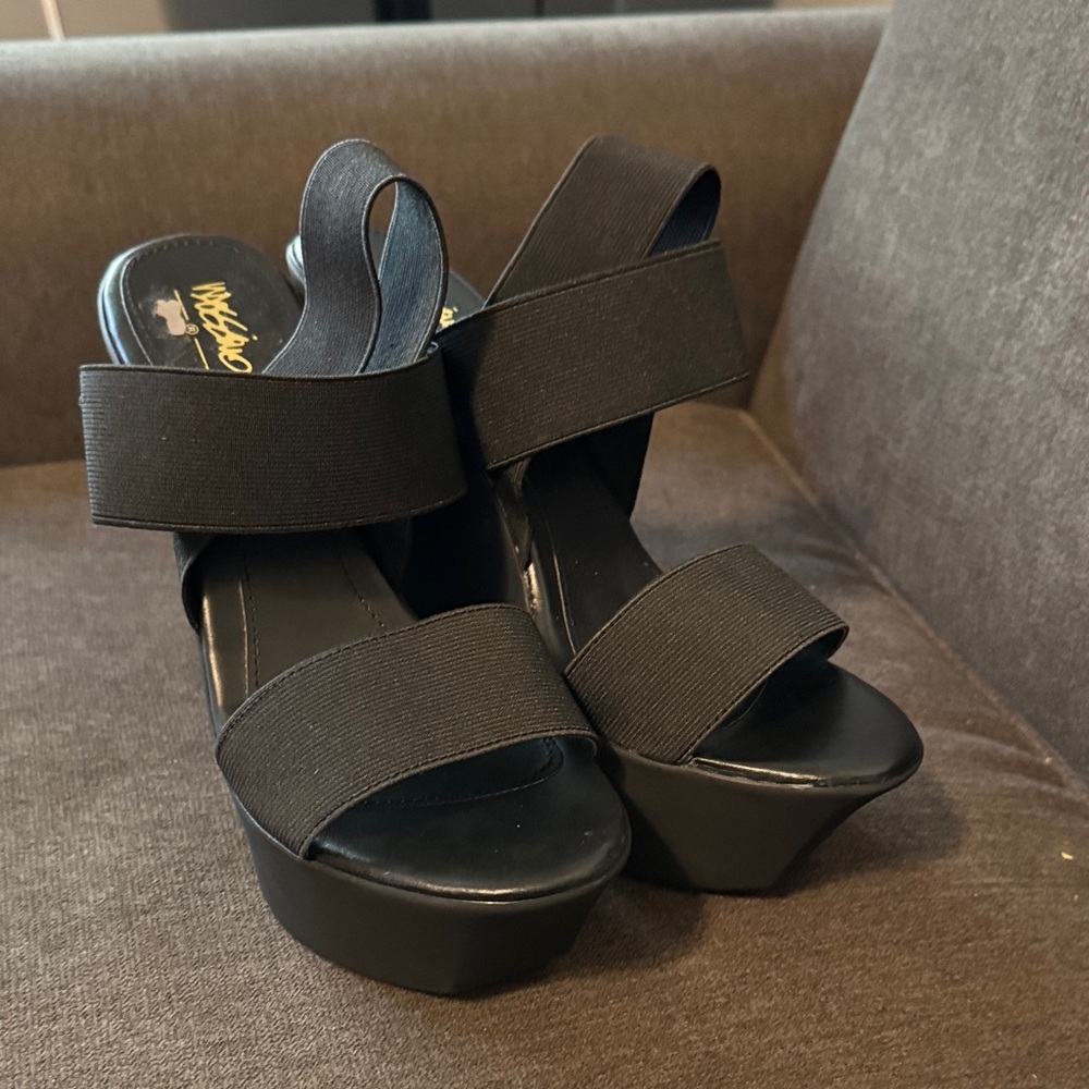 Platform Elastic Strap Sandals in Black